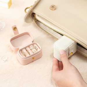 Spot transfrontalier petite et pratique boîte à bijoux mini boîte à bijoux portable rangement de voyage boucles d'oreilles boîte à bagues en gros – Image 1