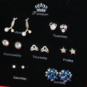 Coffret de boucles d'oreilles en forme de fleur de savon boucles d'oreilles une semaine coffret cadeau de la semaine des bijoux pour femmes 2022 nouvel ensemble de boucles d'oreilles à la mode – Image 3