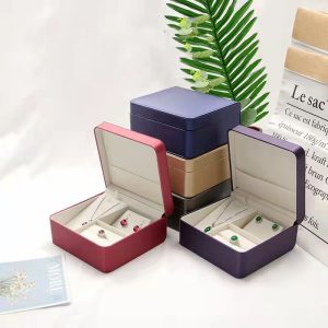 Boîte à bijoux spot bague en cuir pu collier boucles d'oreilles boucles d'oreilles ensemble trois pièces coffret d'emballage cadeau en cuir brossé – Image 3