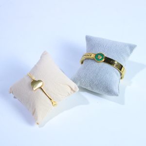 Gros oreiller en flanelle multi-tailles boîte de montre oreiller intérieur boîte d'emballage de bijoux petit oreiller bracelet présentoir de bracelet – Image 2