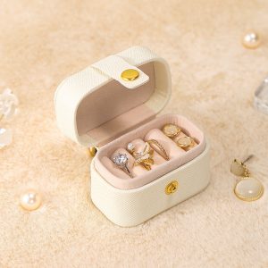 Spot transfrontalier petite et pratique boîte à bijoux mini boîte à bijoux portable rangement de voyage boucles d'oreilles boîte à bagues en gros – Image 7