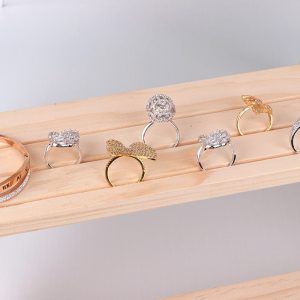 Présentoir à bagues en rondins, boucles d'oreilles multicouches, boucles d'oreilles, présentoir, présentoir à bijoux, boucles d'oreilles pendulaires amovibles, présentoir à bijoux pour cartes. – Image 7